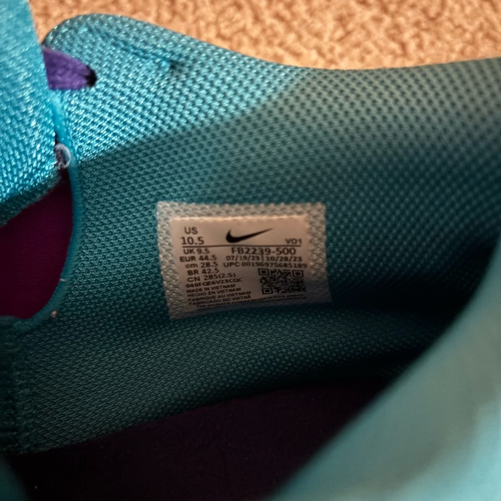 Men’s Nike LeBron Witness Purple and Teal Athletic Shoes - Picture 7 of 8